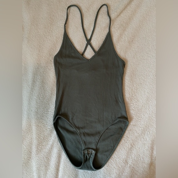 Topshop Women’s Olive green cross back strapped ribbed bodysuit Size US 6 - Picture 2 of 9